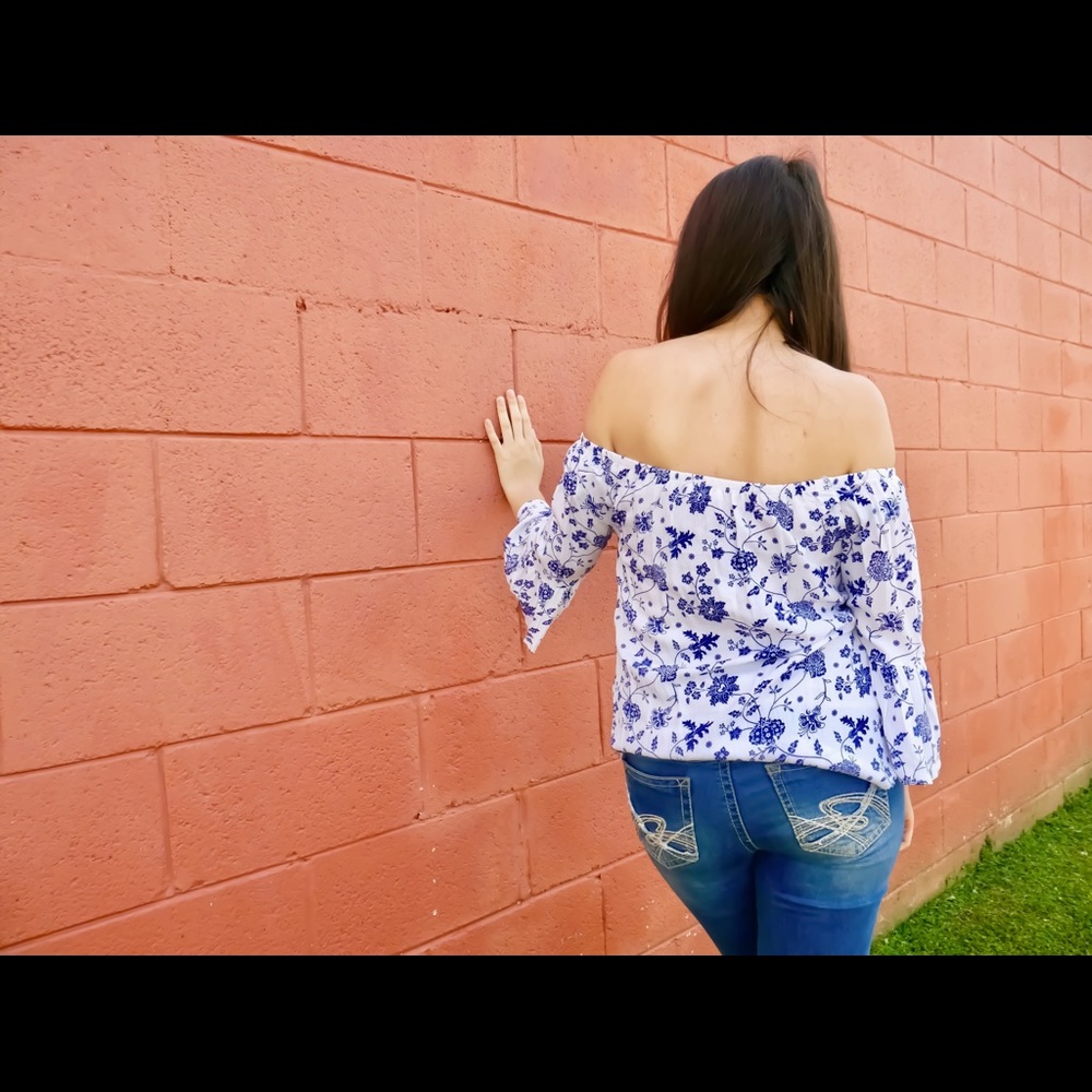 ❌❌ SOLD: Floral Cold Shoulder Blouse - Picture 4 of 6